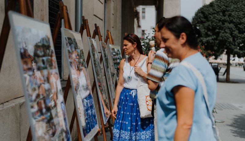 500 years of Reformation history in embroidered pictures